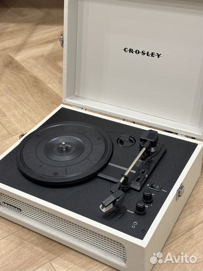 Виниловый проигрыватель crosley