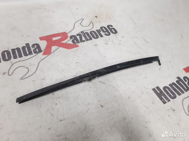 Направляющая стекла задняя правая Honda Accord 8