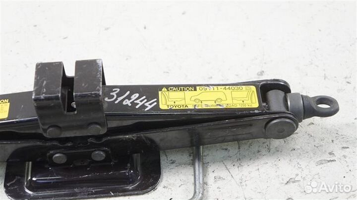 Домкрат Toyota Estima ACR30