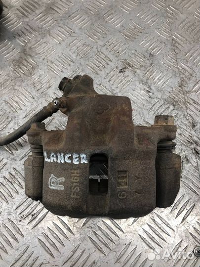 Суппорт передний правый Митсубиши Лансер 8