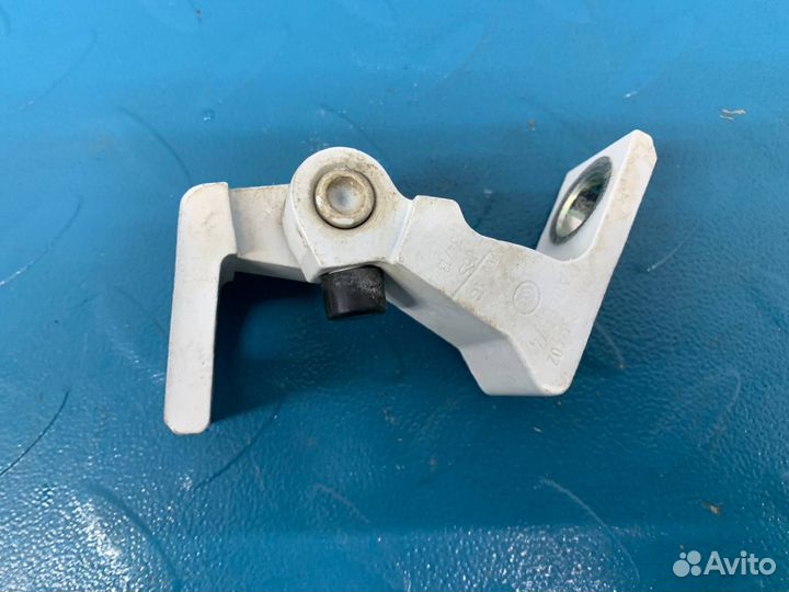 Б/У петля двери задний правый Volkswagen Polo 612