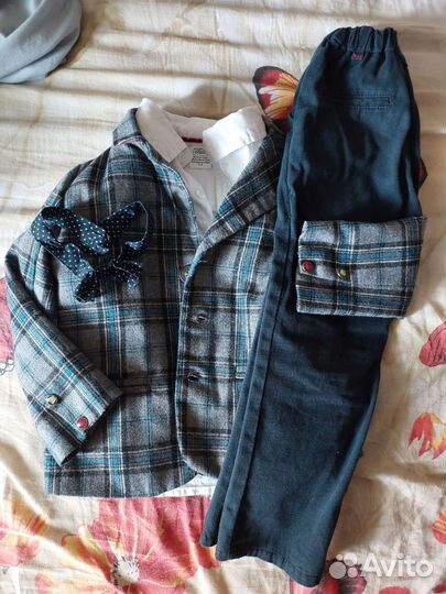 Костюм на мальчика 3-4 года фирмы mamas&papas