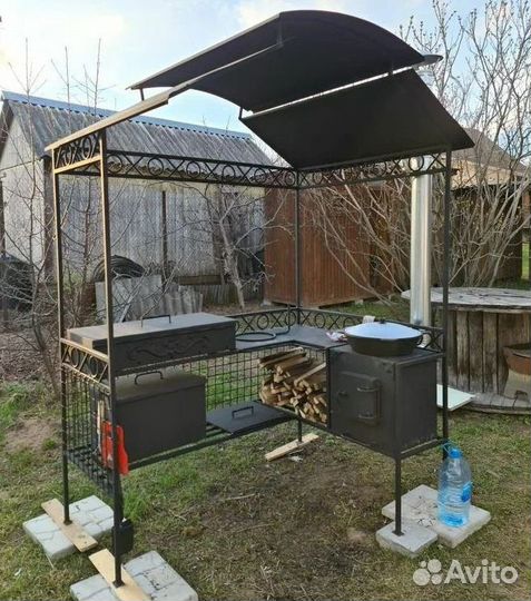 Мангал с крышей