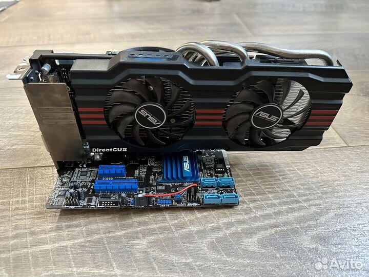 Материнская плата с процессором и памятью