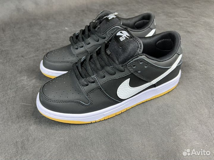 Nike Dunk Low SB Black Gum