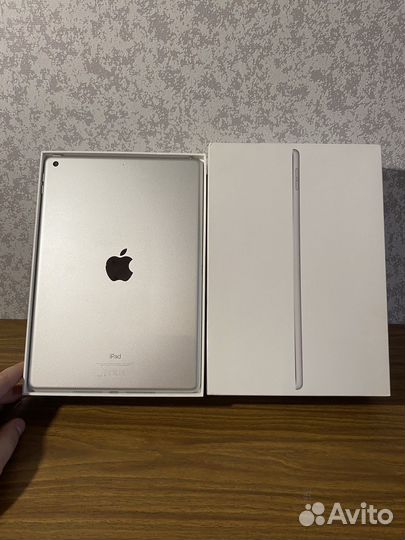 iPad 5 не вкл.Отвязан.Почти идел.Коробка доки