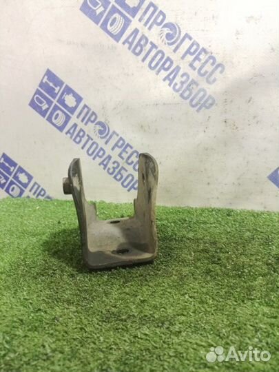 Кронштейн опоры двигателя передний Dodge Caliber