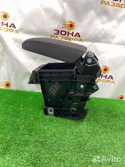 Подлокотник Volkswagen Golf MK7 CJZ 2015