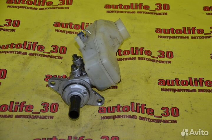 Главный тормозной цилиндр Toyota Auris E150