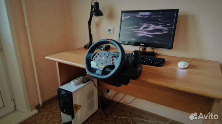 Игровой руль Logitech momo Racing 240