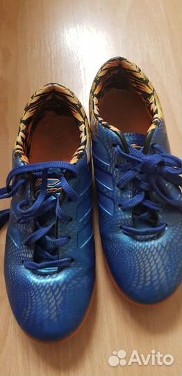 Детские футбольные бутсы