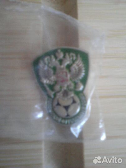 Значки и брелоки. Футбол, хоккей