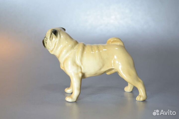 Мопс фарфоровая статуэтка