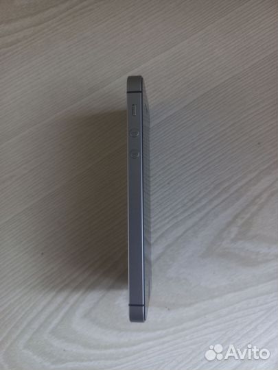 iPhone SE, 32 ГБ