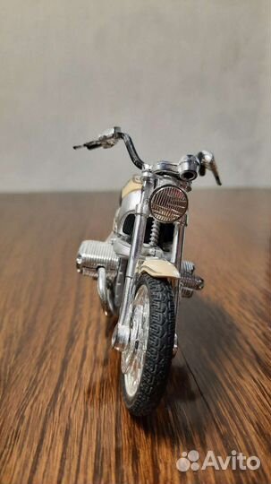 Модель1:18 motormax Bmw R1200C 1997 007 James Bond