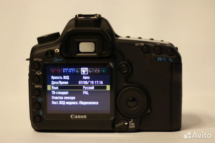 Canon 5D Mark II + 40 2.8