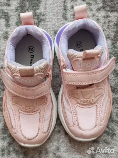 Кроссовки для девочки