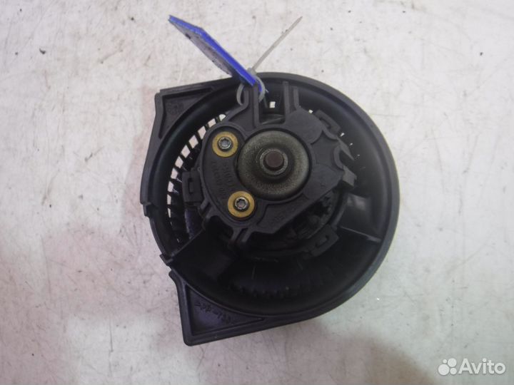 Моторчик отопителя Saab 9-5