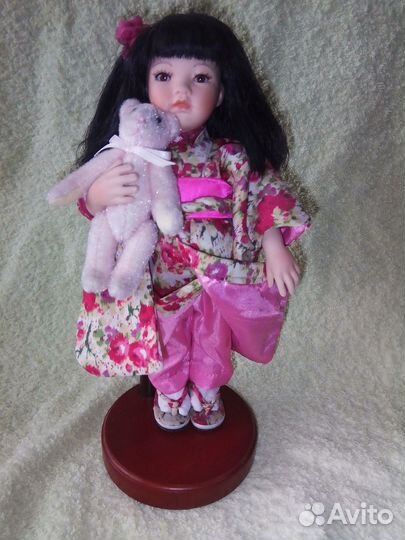 Кукла фарфоровая коллекционная Paulinette Айко