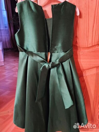 Праздничное платье для девочки со шлейфом