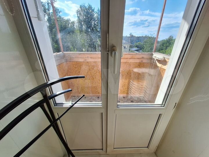 2-к. квартира, 48 м², 3/3 эт.