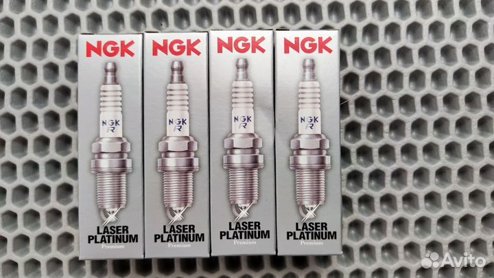 Комплект свечей зажигания NGK pzker7B8EGS (93231)