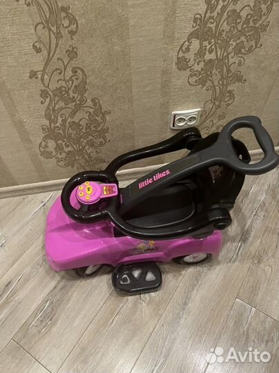 Машинка каталка с ручкой