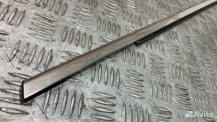 Молдинг стекла задний правый Infiniti Fx35 S51