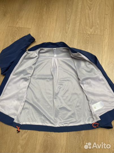 Куртка спортивна adidas 42