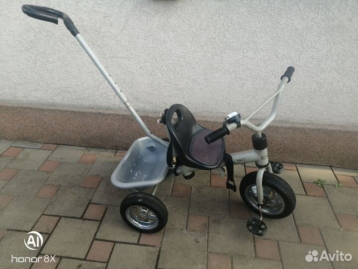 Трехколесный велосипед с ручкой