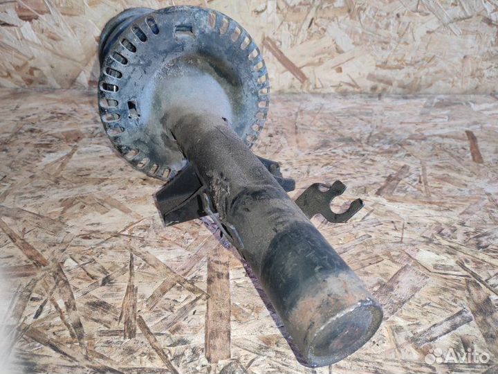 Стойка подвески передняя Volkswagen Transporter T5