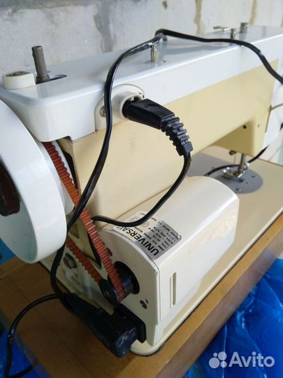Швейная машинка Чайка 142