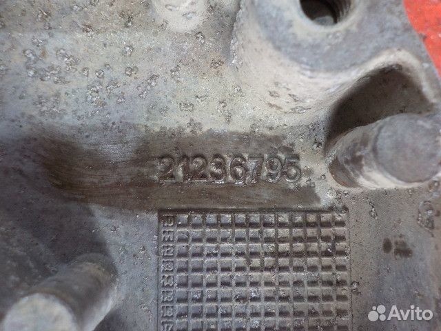 Кронштейн крыла переднего левый Volvo FH FM