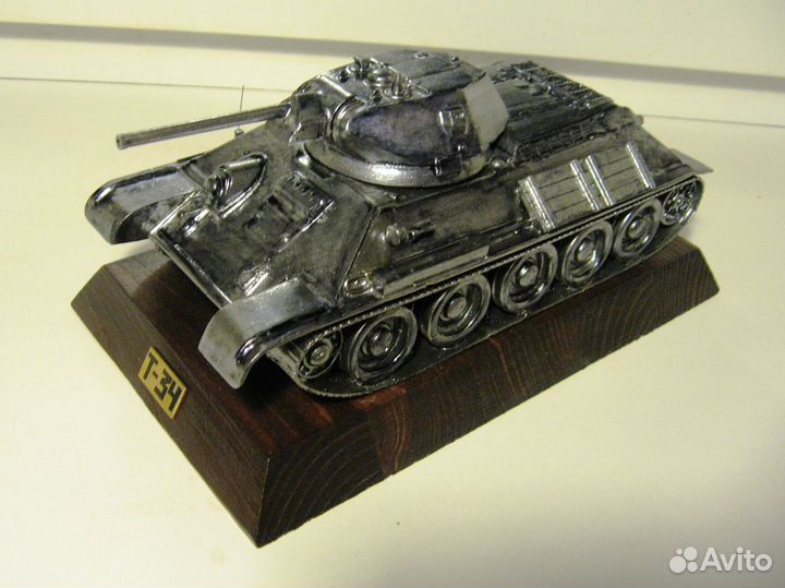 Модель танка Т-34, масштаб 1/35, металл