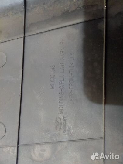 Обшивка стойки центральная правая