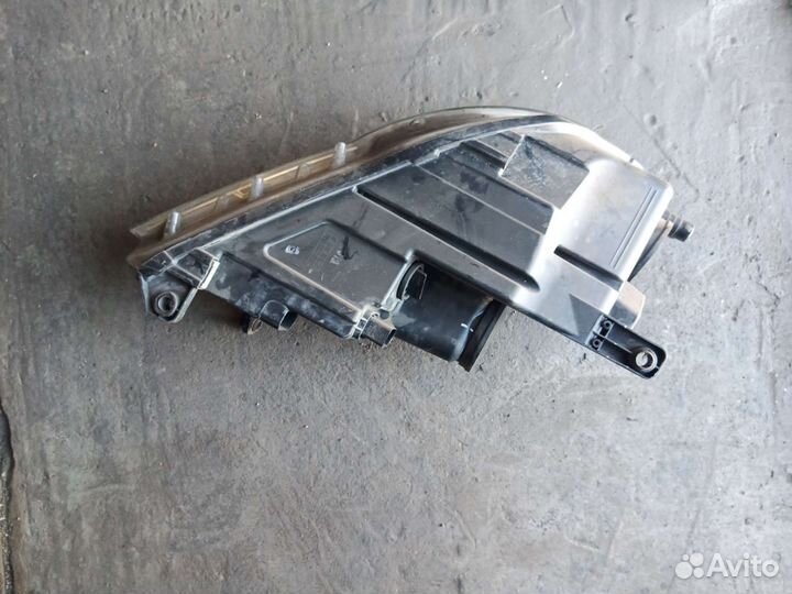 Продам фару на Тигуан бу 2008г