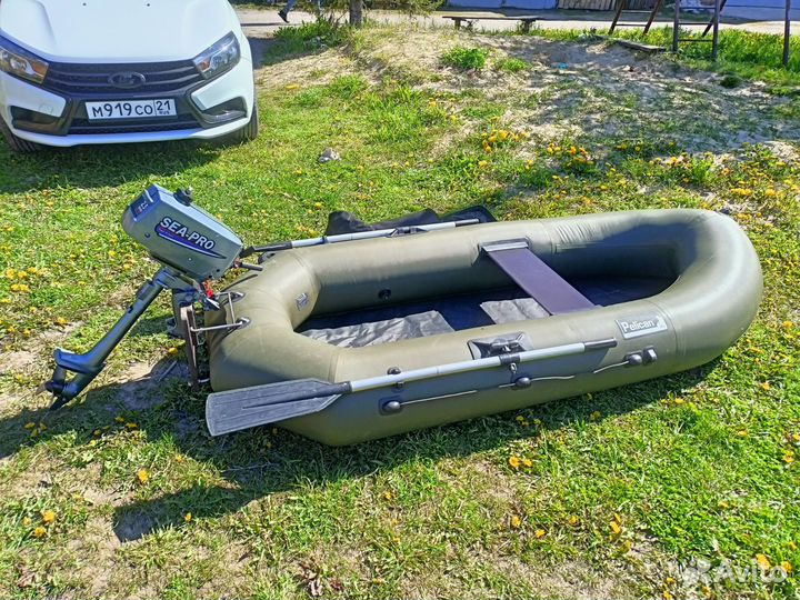 Надувная лодка с мотором