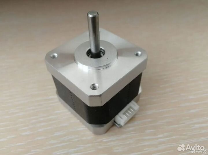 Шаговый двигатель 17HS4401