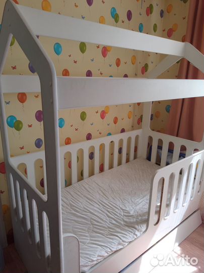 Детская кровать домик