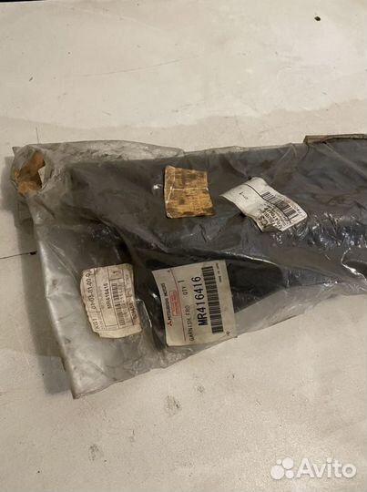 Жабо Mitsubishi Pajero 3