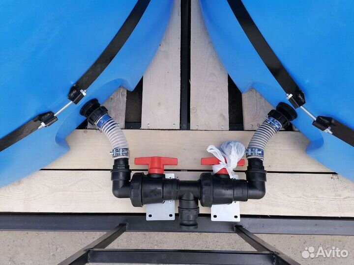 Ёмкость пластиковая в обрешетке