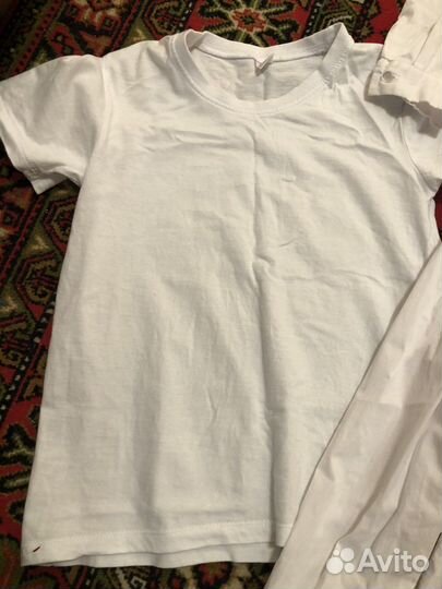 Белые рубашки 2 шт и 1 футболка для девочки