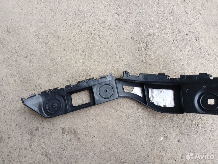 Кронштейн крепления заднего бампера правый polo