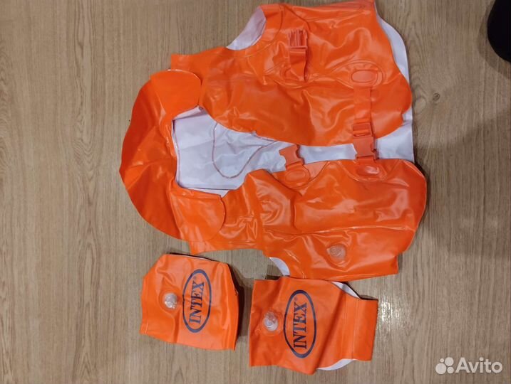 Жилет для плаванья