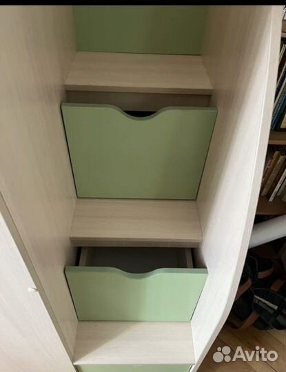 Кровать чердак со столом и шкафом