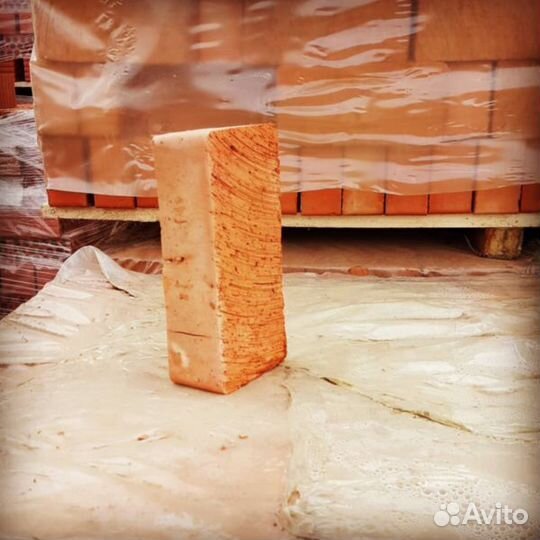 Красный полнотелый кирпич