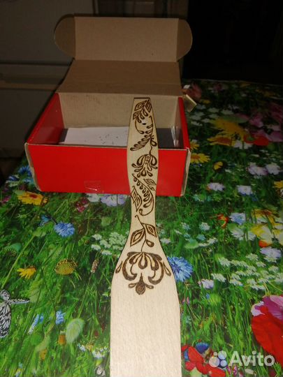 Лопатки, ложки, доски с элементами декора