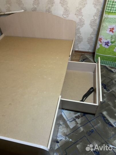 Двухспальная кровать