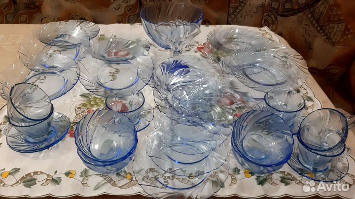 Столовый сервиз, хрустальные рюмочки