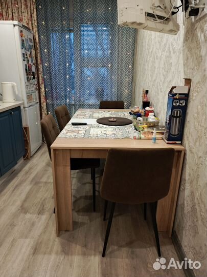 Стол обеденный